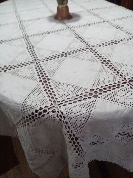 Toalha de mesa croché e linho
