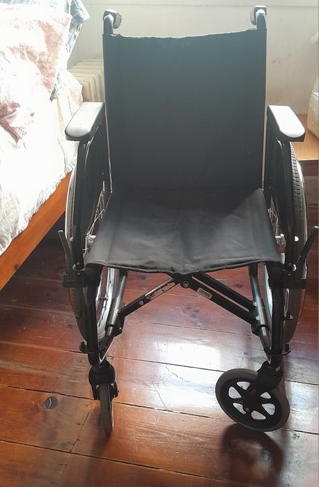 Cadeira de rodas, marca Orthos - Mobility Services
