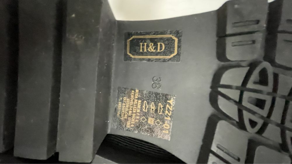 Botas pretas com pelo 38