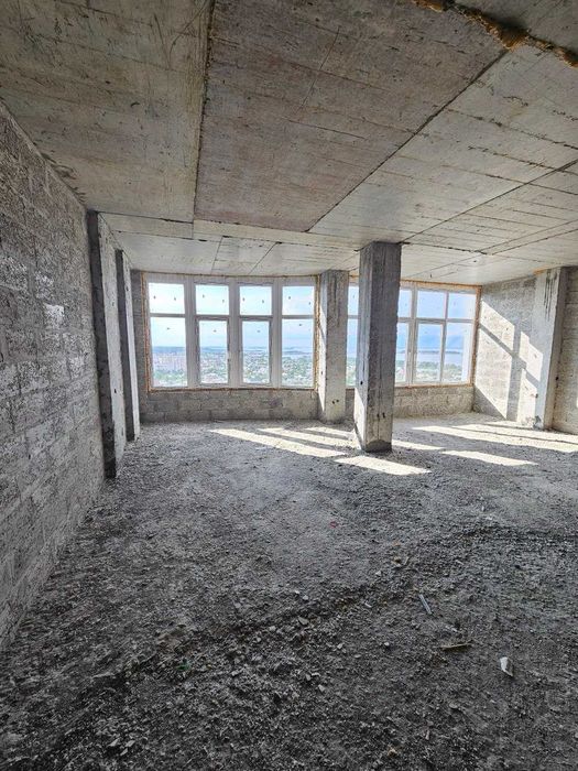 Продається видова 2 кімнатна квартира в центрі міста!