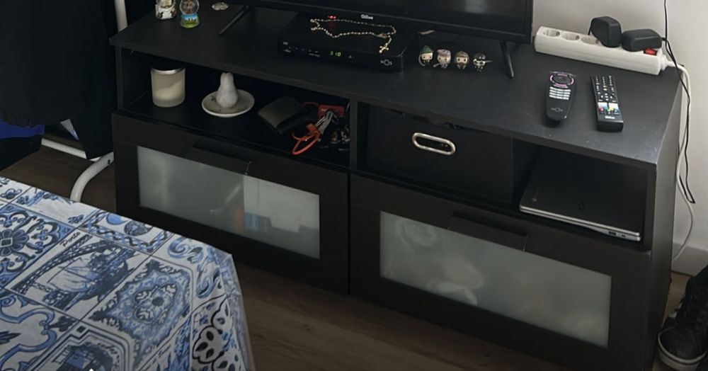 Estante com 2 gavetas