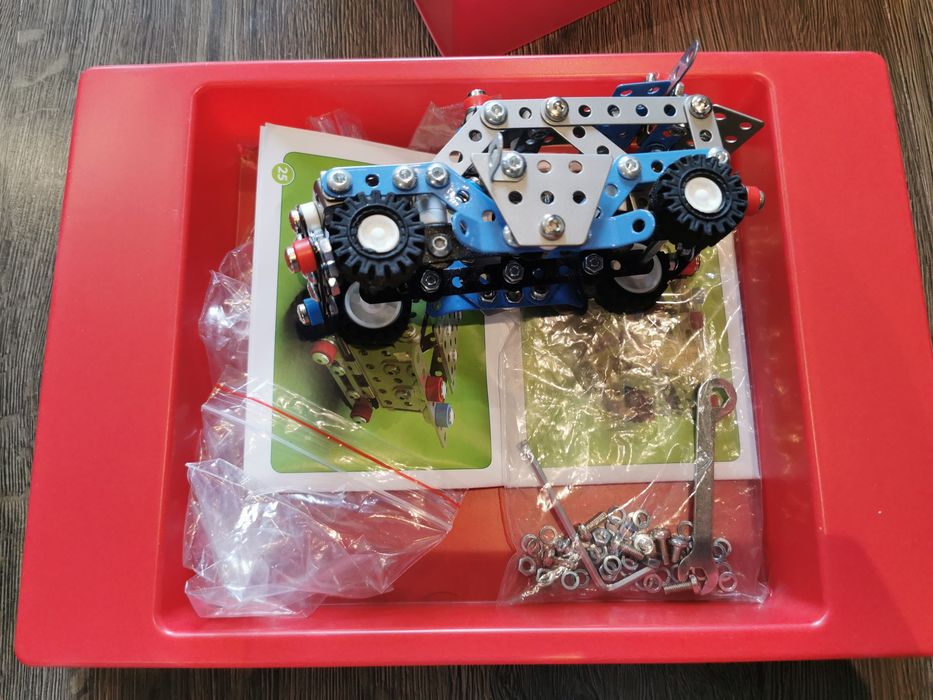 Mały konstruktor koparka, wóz policyjny