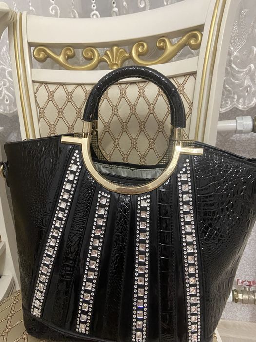 Шикарна лакова сумка