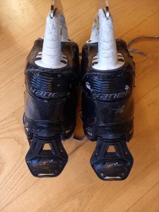 Bauer Ultrasonic 8 fit 3 lyzwy 43 hokejowe 268mm Supreme
