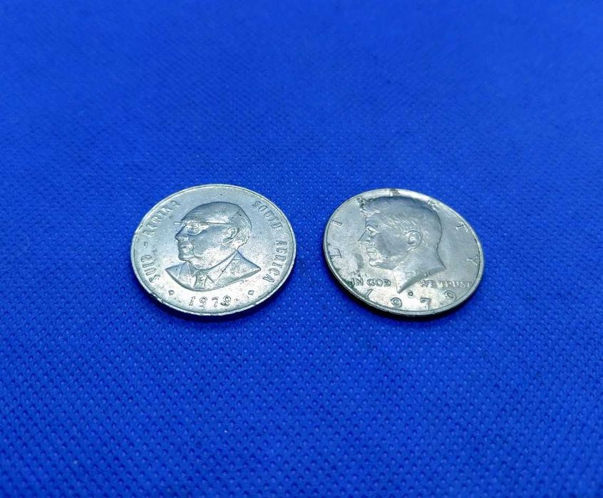 Lote de 2 moedas correntes Rand e Dólar