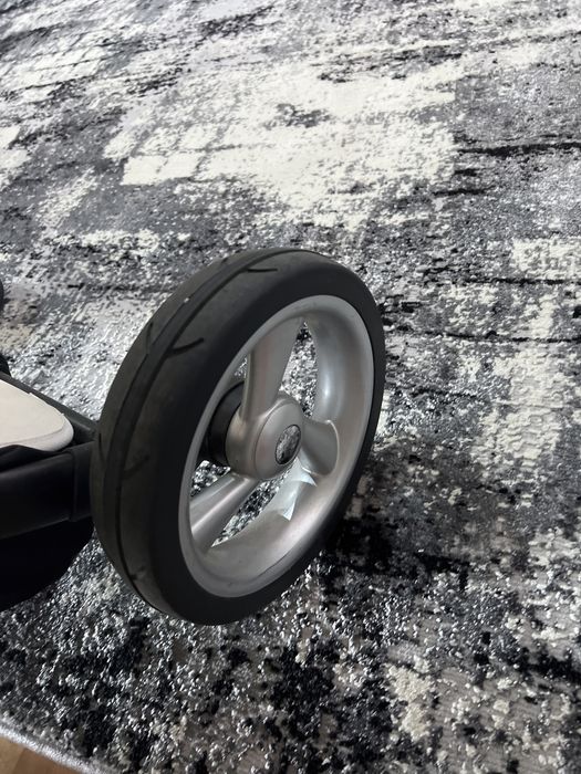 Mima Xari Max Carro Chassis Preto e assento Branco