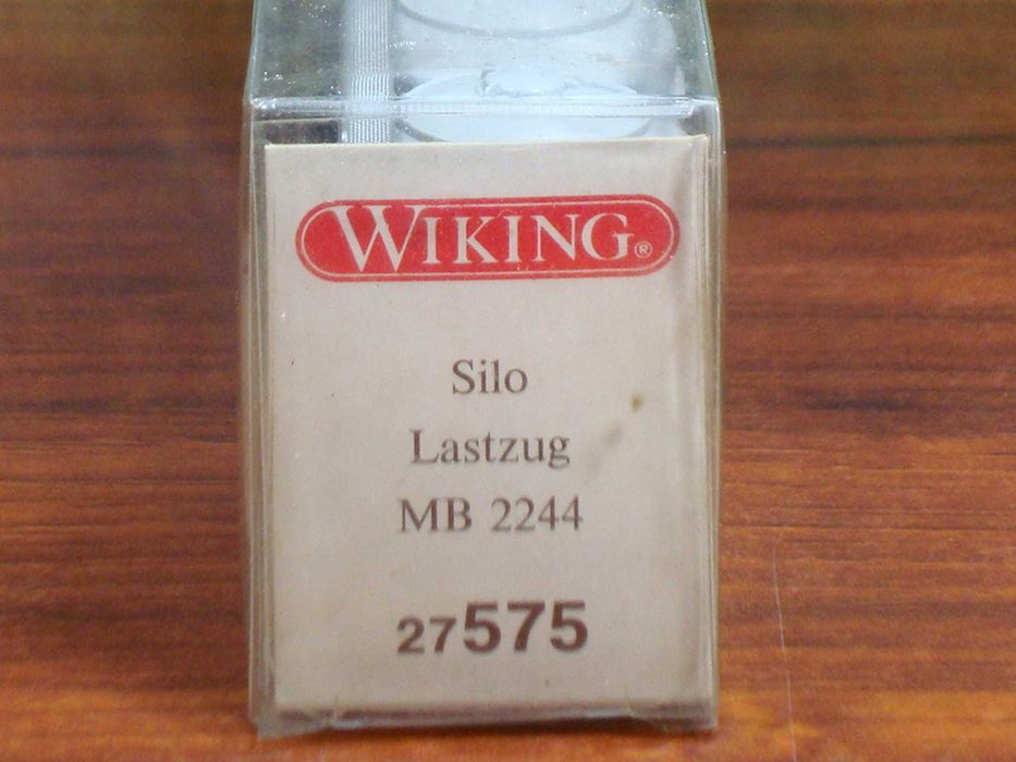 Wiking H0 27575 - Mercedes 2244 / Caminhão articulado com Silos