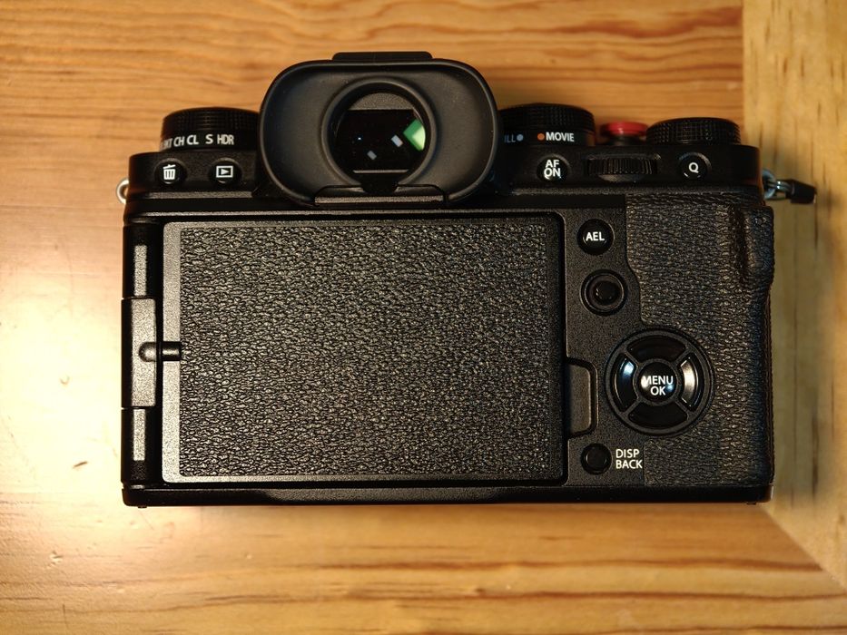 Fujifilm X-T4 (Com Grip, 5 baterias e cage)