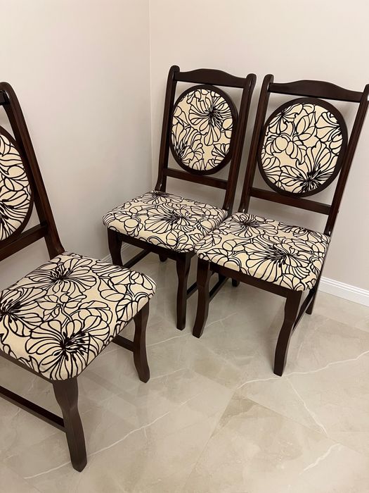 Крісла у вітальню