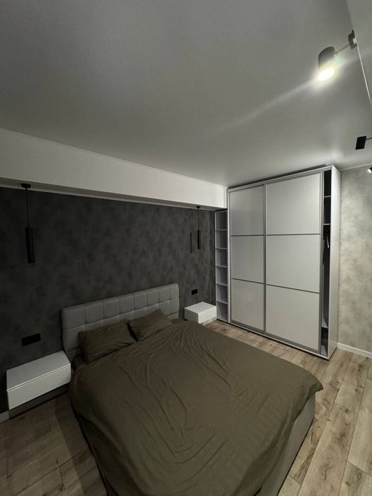 2-кiмн.кв. 2-поверх . У самому Центрi .