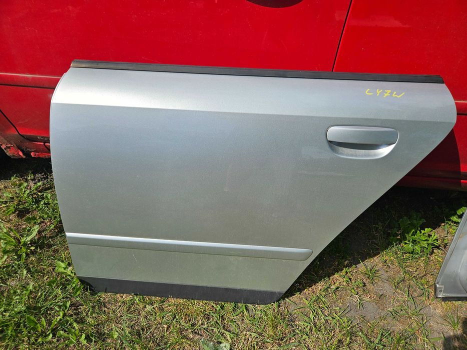AUDI A4 B6 Drzwi Lewe Tył  Tylne  LY7W