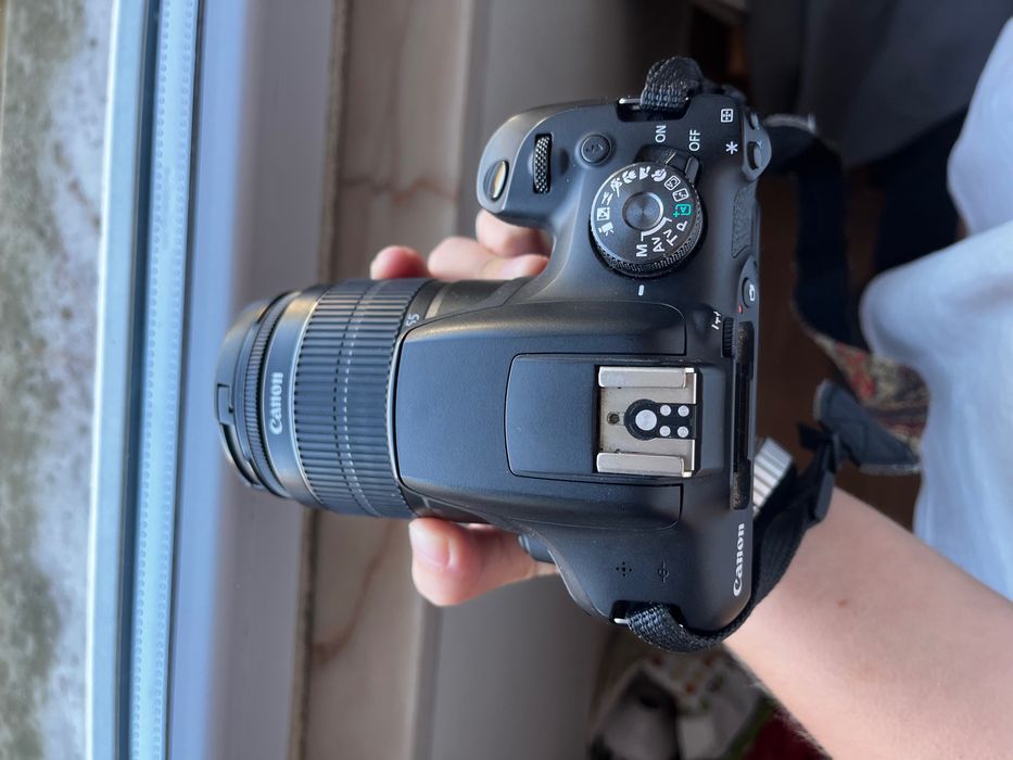 Canon EOS 2000D usada