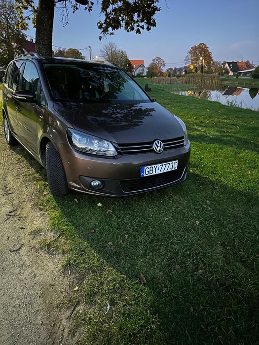 Dwa samochody VW Touran Cup / Life