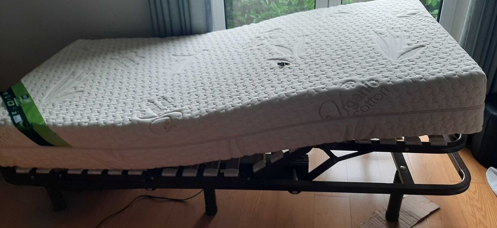 Urgente! Cama elétrica articulada nova c colchão ( tudo ainda com o talão de compra)