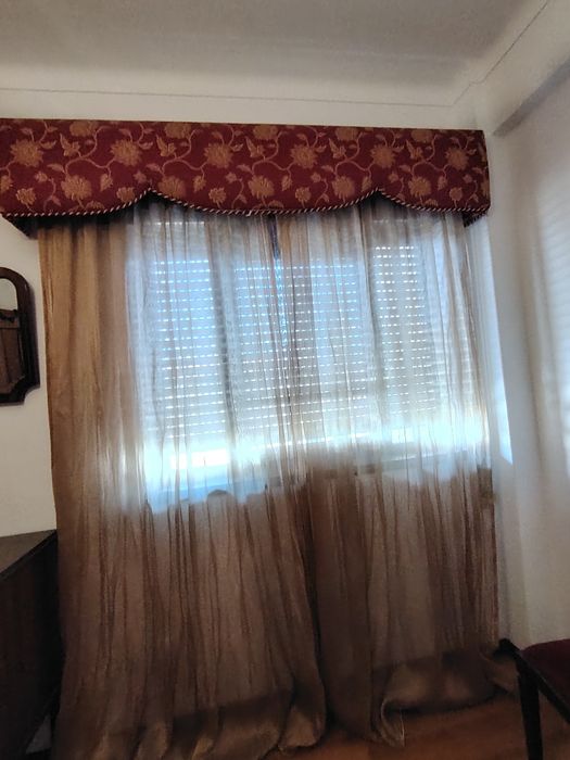 Cortinados usados com sanefa