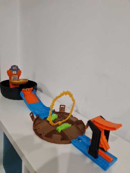 Sprzedam zestawy hot wheels