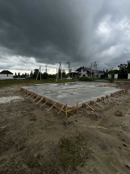 Бригада будівельників,Бомбомховища,фундамент Дах