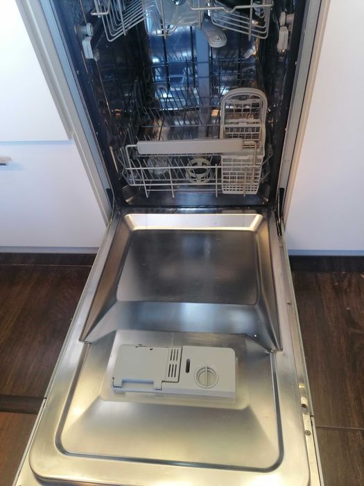Посудомийка Whirpool.