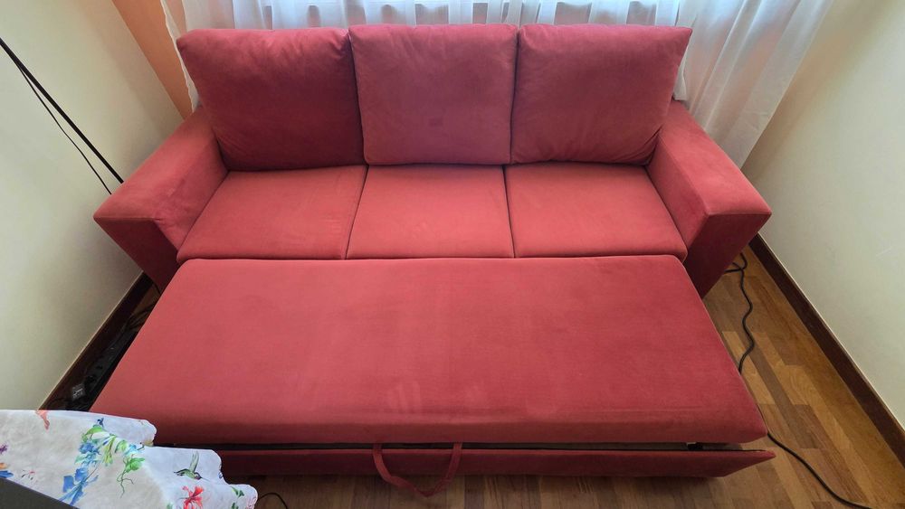 Sofá-cama em veludo vermelho - 3 lugares - Muito bom estado (Porto/Matosinhos)