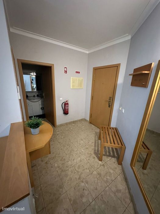 Apartamento T1 com lugar de parqueamento e piscina