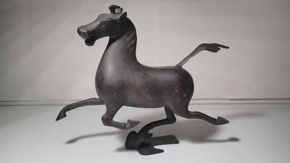 Estatueta antiga em Bronze estilo Art Deco