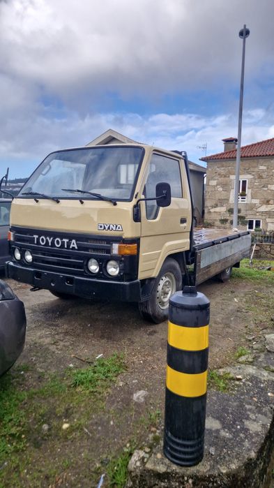 Toyota Dyna 150 excelente todo pintado