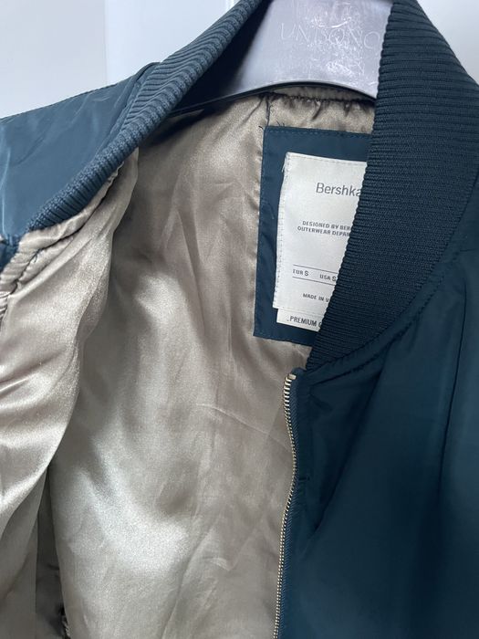 Kurtka bomberka damska Bershka