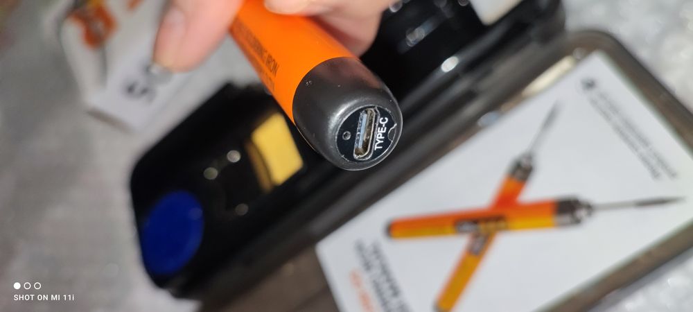 Nowa lutownica USB-C z akumulatorem i wyświetlaczem.