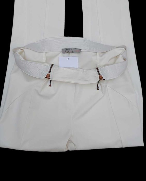 Kremowe spodnie 3/4 BERSHKA, R. S