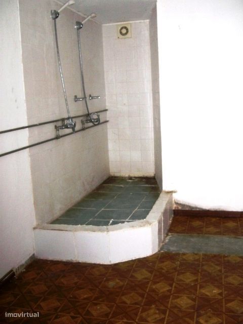 Vendo Garagem/Armazém Junto ao seminario em Leiria