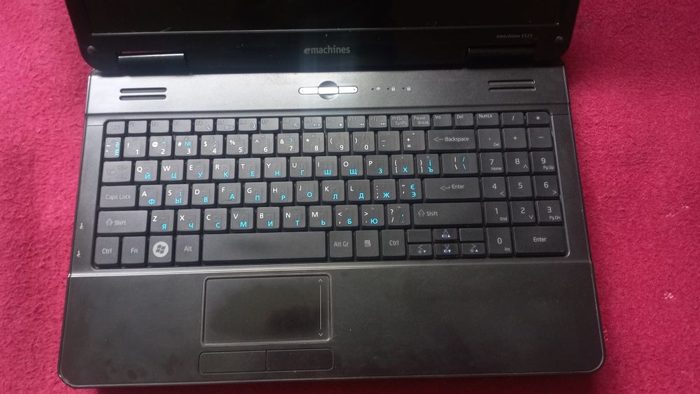 Ноутбук emachines E525 SSD
