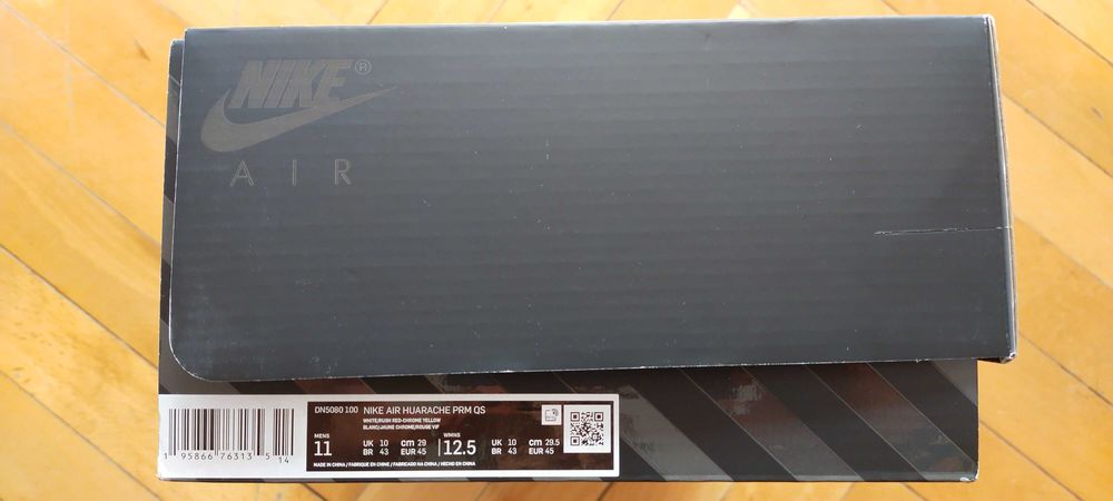 Buty sportowe Nike AIR HUARACHE PRM QS r. 45 Liverpool UEFA FIFA