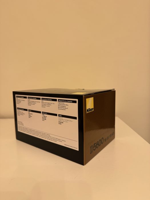 Nikon D5600 + AFS DX 18/140G VR + Fita Suporte