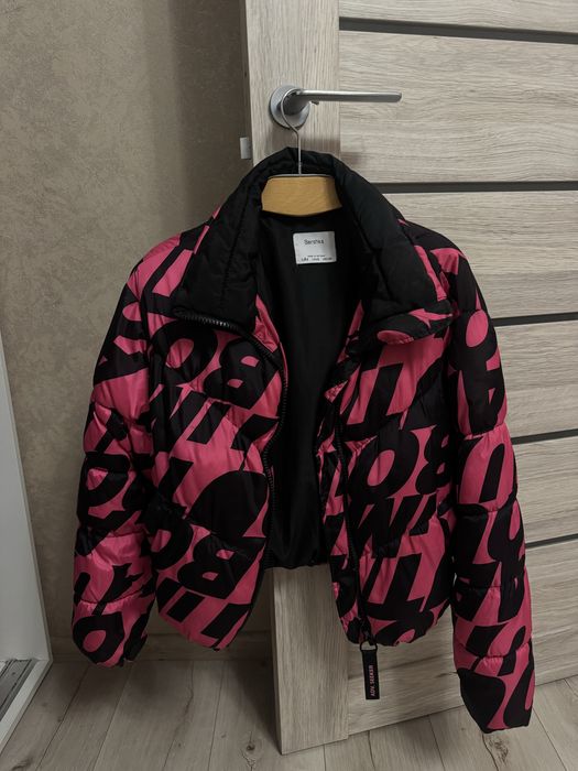 Куртка Bershka рожева з чорним