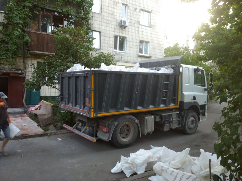 Демонтаж стін, плитки, стяжки, штукатурки. Демонтаж гіпсокартону