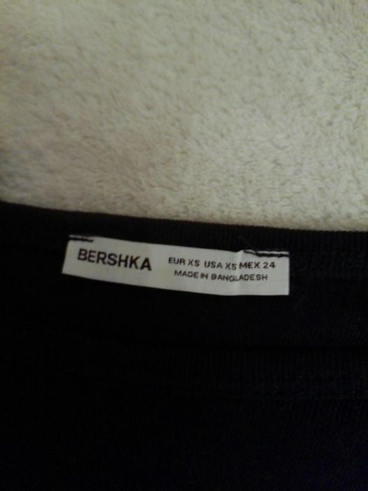 Top preto/azul escuro bershka