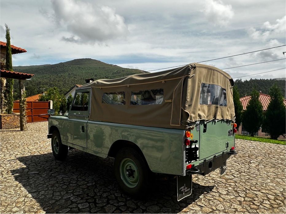 Land Rover Santana Series III 109