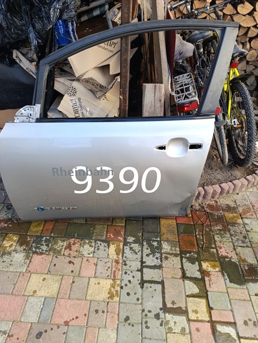 Двері nissan leaf