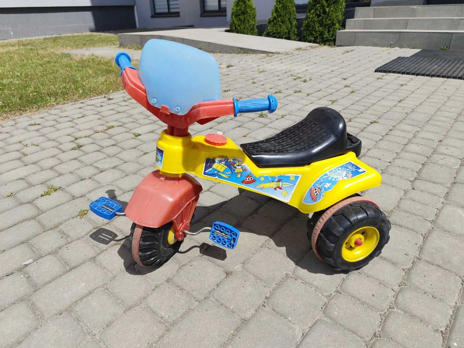 Велосипед трьох колісний