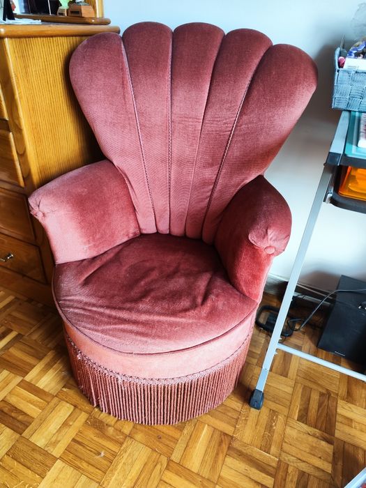 Cadeirão rosa velho