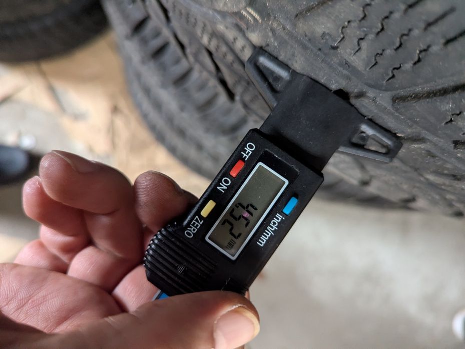 зима 215/65r16 шини Dunlop WinterSport 3D, 4.5~7.5мм,  2016р