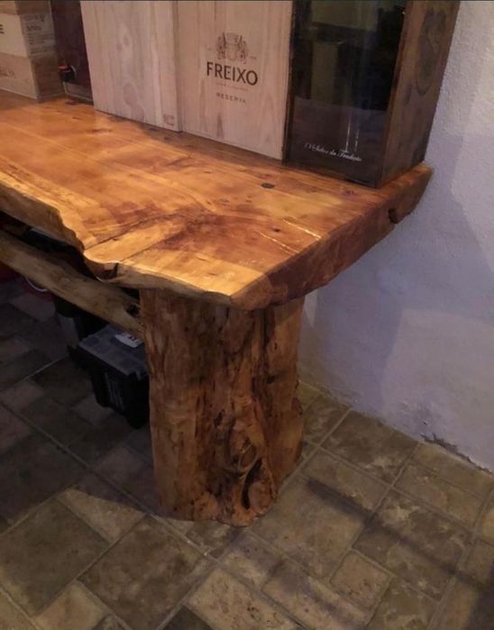 Mesa refeição ou sala, rústica. Peça única e irrepreensível