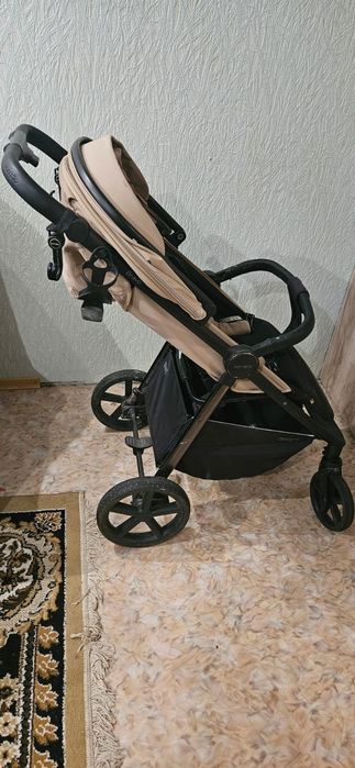 Прогулянкова коляска CARRELLO Bravo