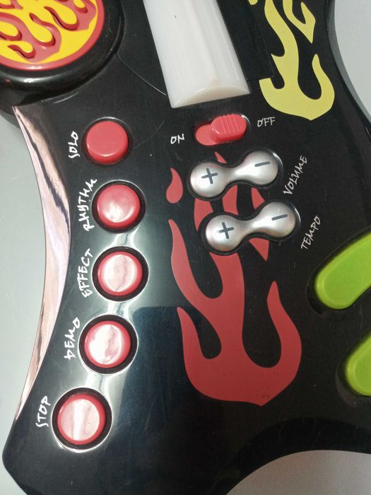 3 instrumentos musicais em bom estado