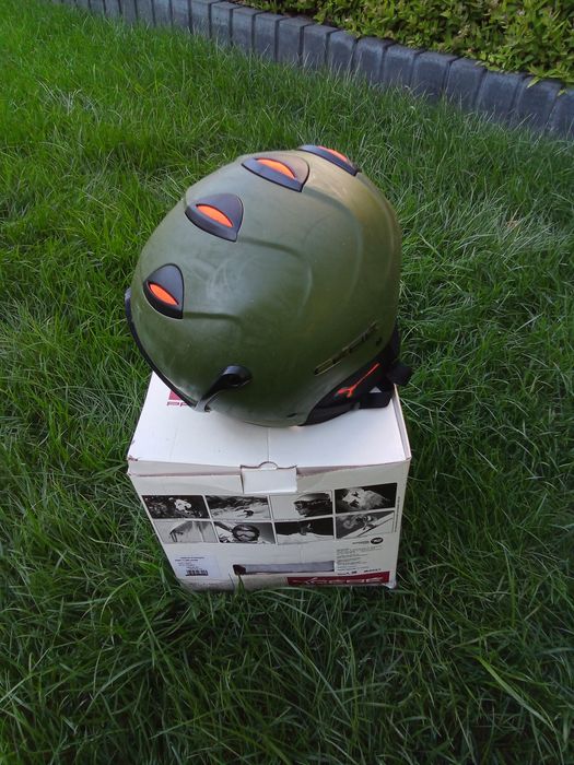 Kask narciarski uzywany