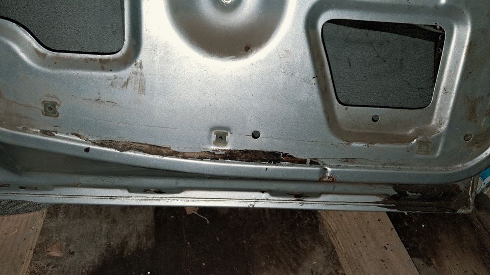 Продам задні  двері для ваз 2110