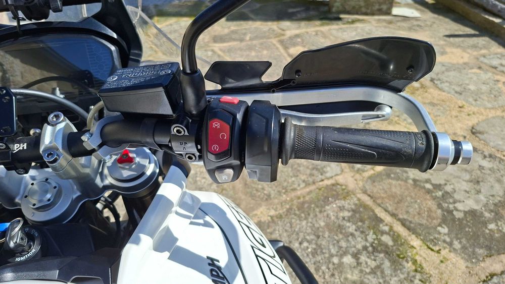 Triumph Tiger 800 XCX