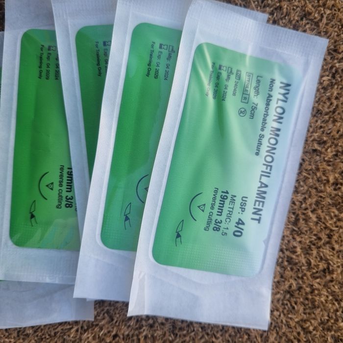 Хірургічний тренажер. Навчальний набір для накладення швів фантом шви