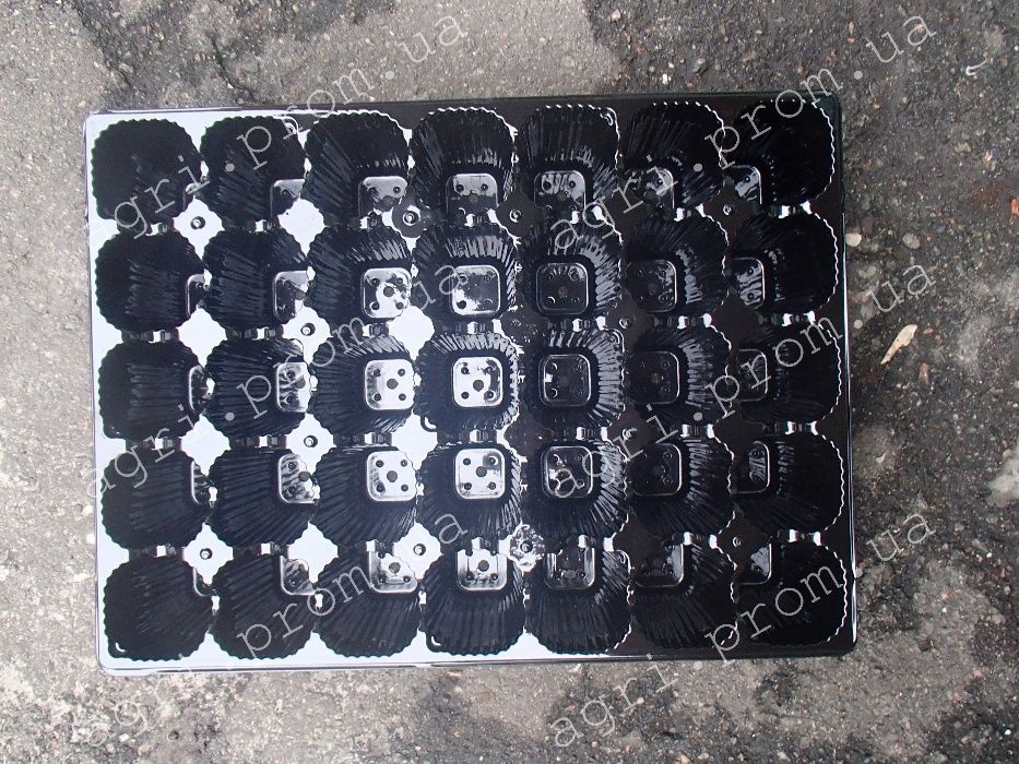 Касета для розсади на 35 великих вічок. Роздріб 41,48. Гурт 33,18