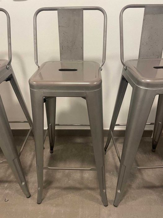 Banco alto com encosto aço